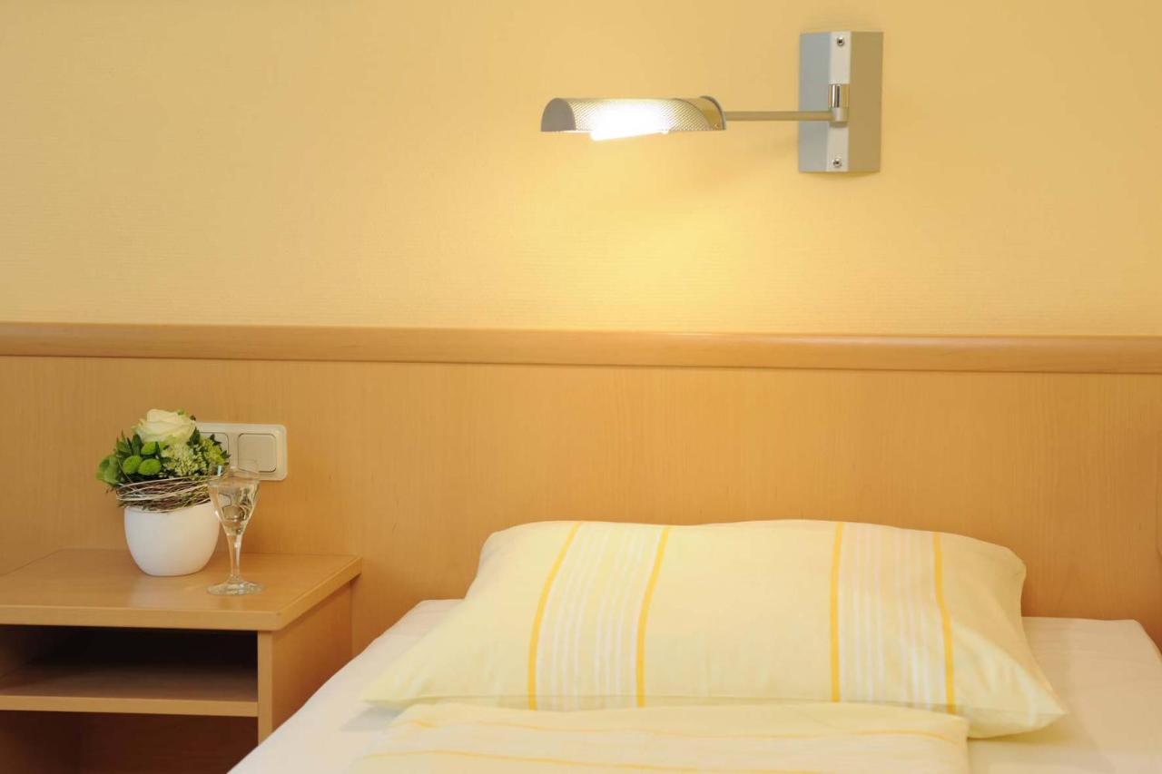 Hotel & Restaurant Hugenottengarten Friedrichsdorf Habitación foto