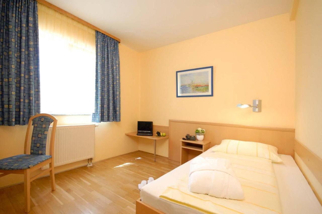Hotel & Restaurant Hugenottengarten Friedrichsdorf Habitación foto